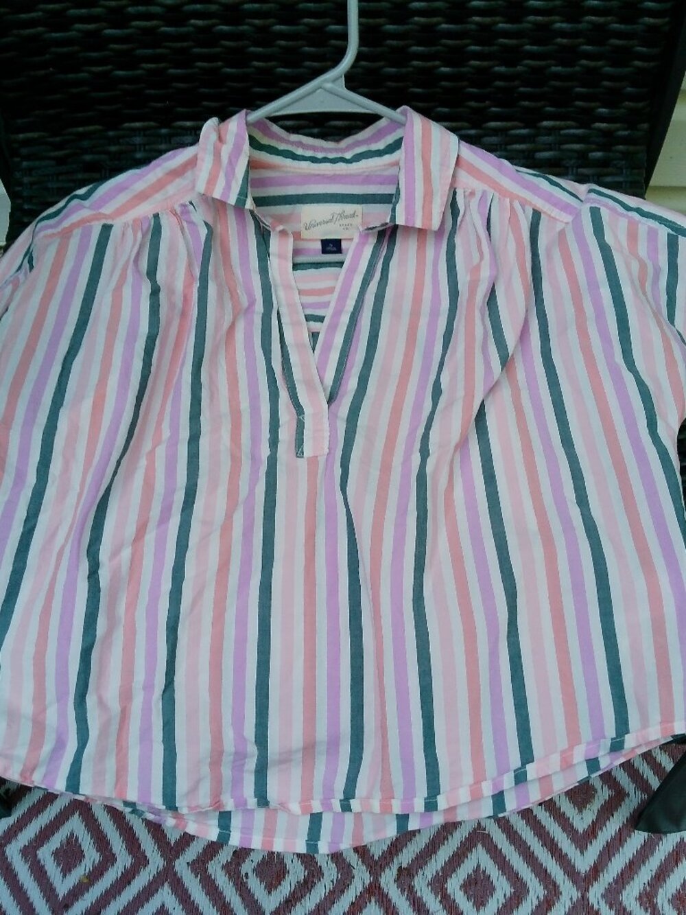 STRIPE BLOUSE UNIVERSAL THREAD SIZE SMALL GOOD CONDITION